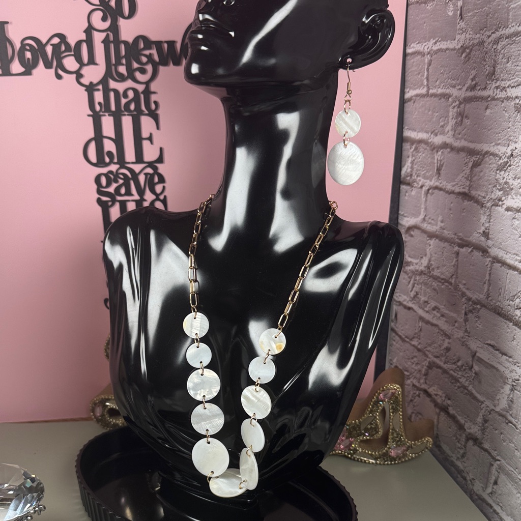 Chic White Shell Necklace And Earring Set 8$